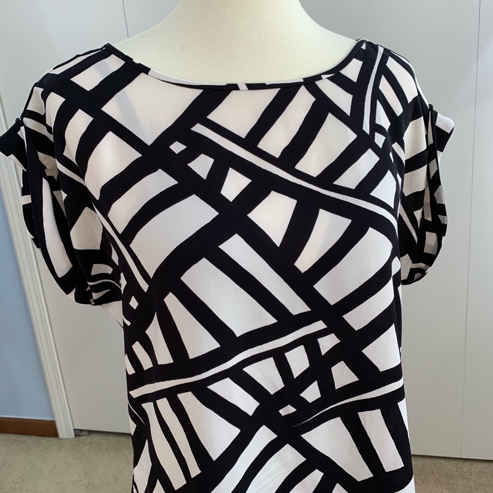 Ann Taylor M blouse short sleeve tie front - Picture 7 of 8